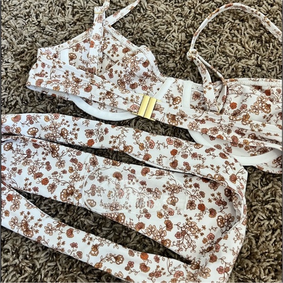 Kulani Kinis Running Flower Bikini Set size small - Picture 4 of 6
